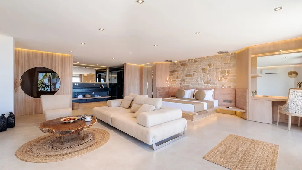 Aqua Suite with Private Pool and Sauna