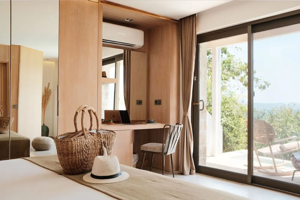 Junior Aqua Suite with Private Pool