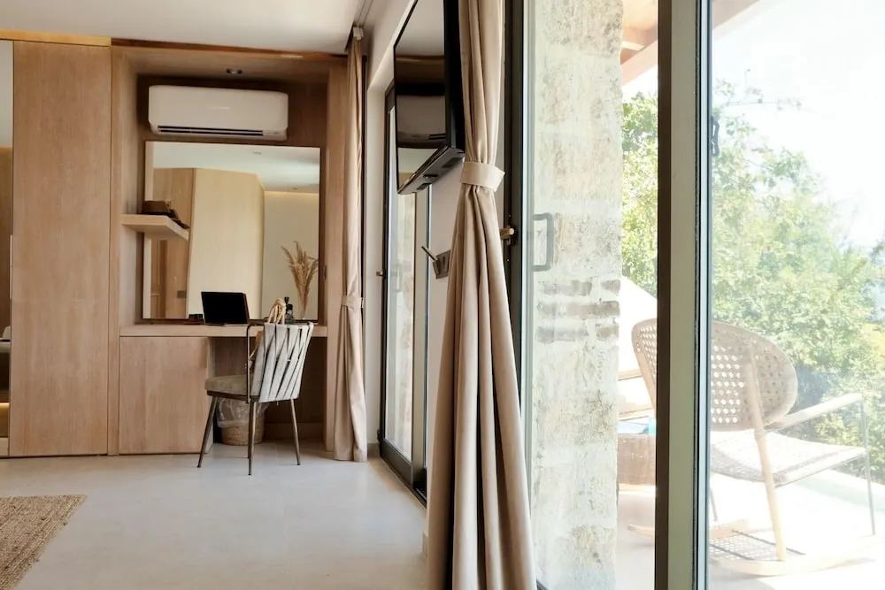 Junior Aqua Suite with Private Pool