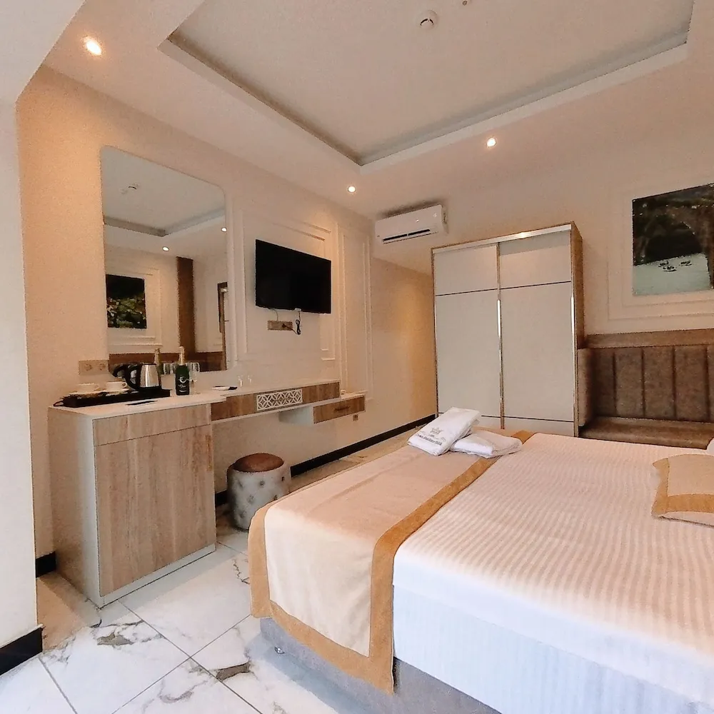Deluxe Çift Kişilik Oda Havuz Manzaralı