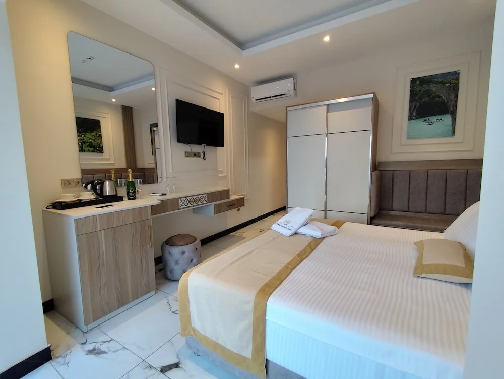 Deluxe Çift Kişilik Oda Havuz Manzaralı