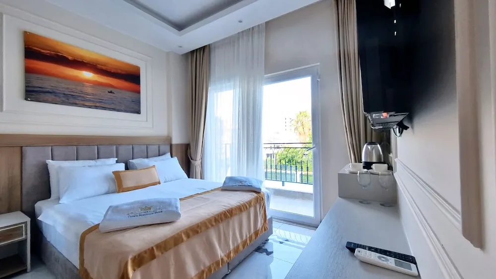 Deluxe Çift Kişilik Oda Havuz Manzaralı