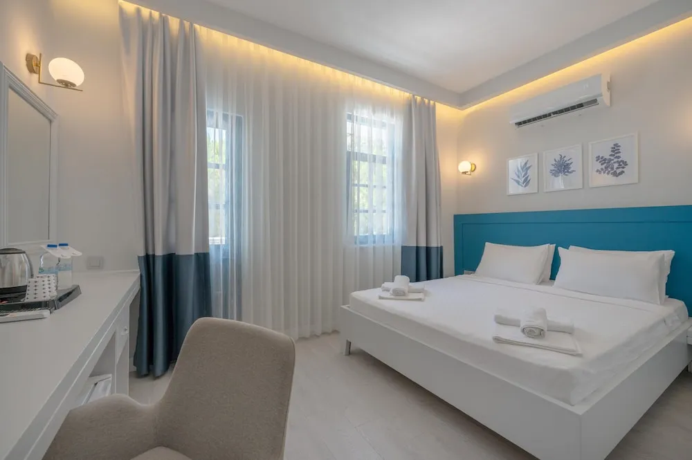 Standard Tek Büyük Yataklı Oda, Kısmi Deniz Manzaralı