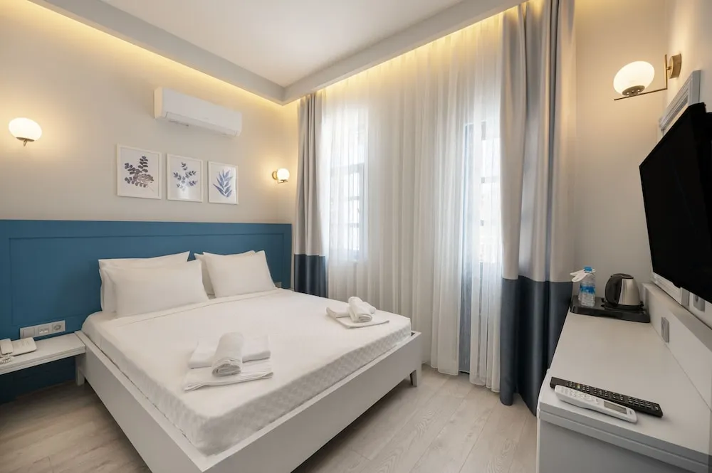 Standard Tek Büyük Yataklı Oda, Kısmi Deniz Manzaralı