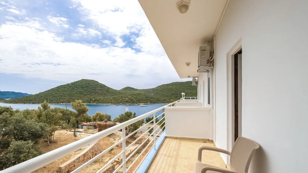 Standard Tek Büyük Yataklı Oda, Kısmi Deniz Manzaralı