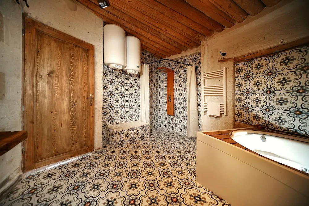 Traditional Tek Büyük Yataklı Oda