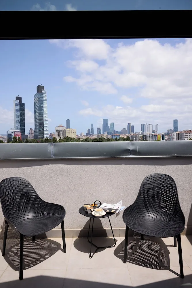 Superior Oda, Balkon