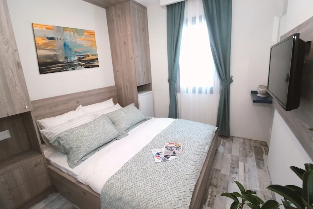 Standard Tek Büyük Yataklı Oda