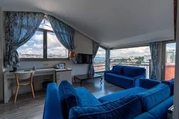 Elanaz Hotel