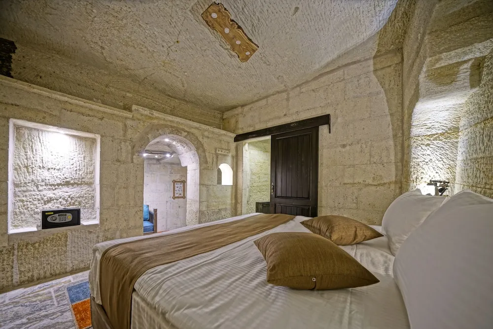 Superior Dört Kişilik Oda (Cave)
