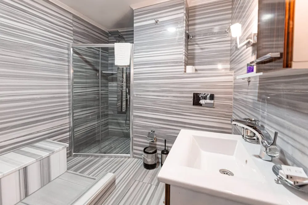 Deluxe Dört Kişilik Oda