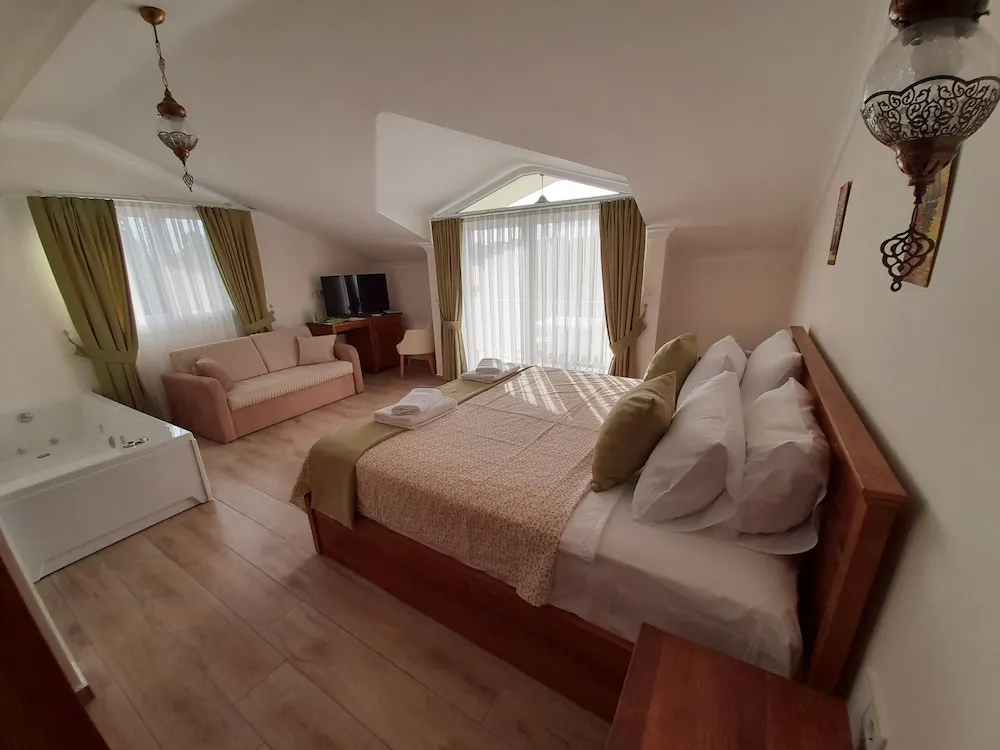 Luxury Tek Büyük Yataklı Oda