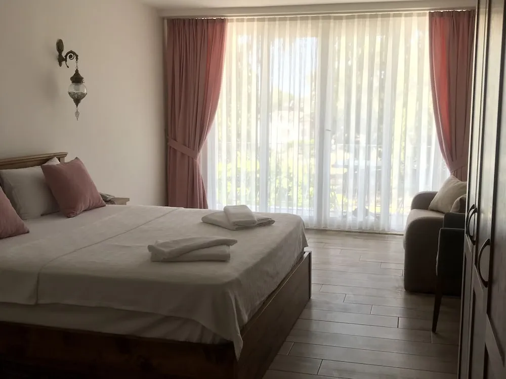 Luxury Tek Büyük Yataklı Oda