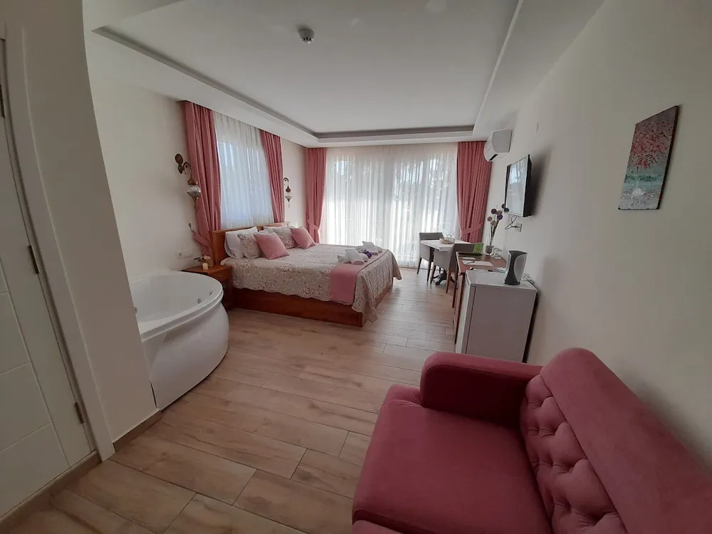Honeymoon Tek Büyük Yataklı Oda