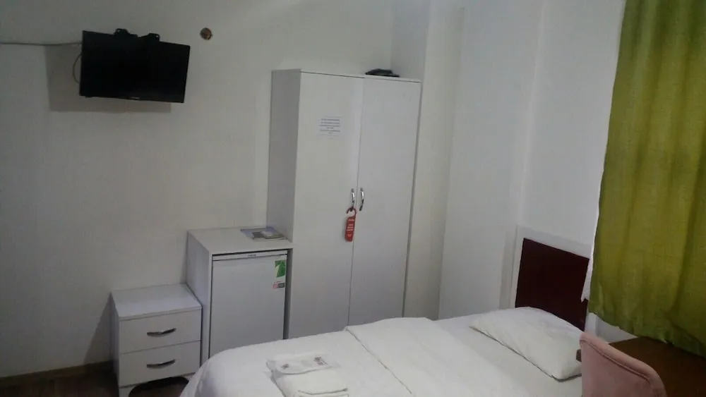 Basic Tek Büyük veya İki Ayrı Yataklı Oda