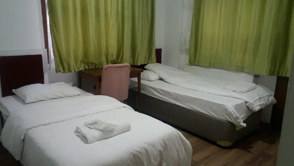 Basic Tek Büyük veya İki Ayrı Yataklı Oda