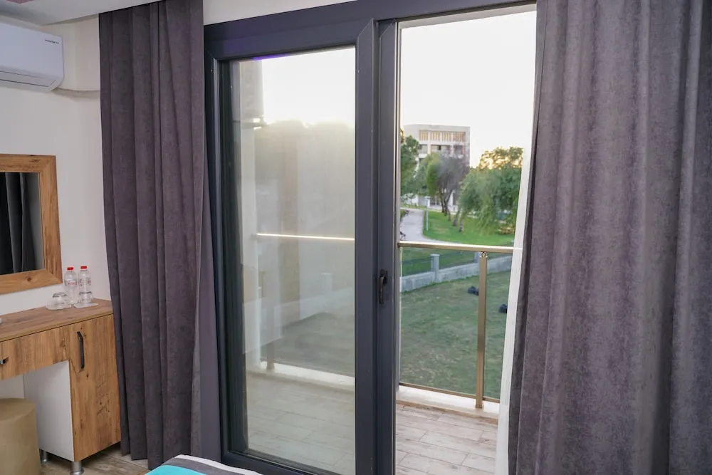 Standard Tek Büyük veya İki Ayrı Yataklı Oda, Şehir Manzaralı