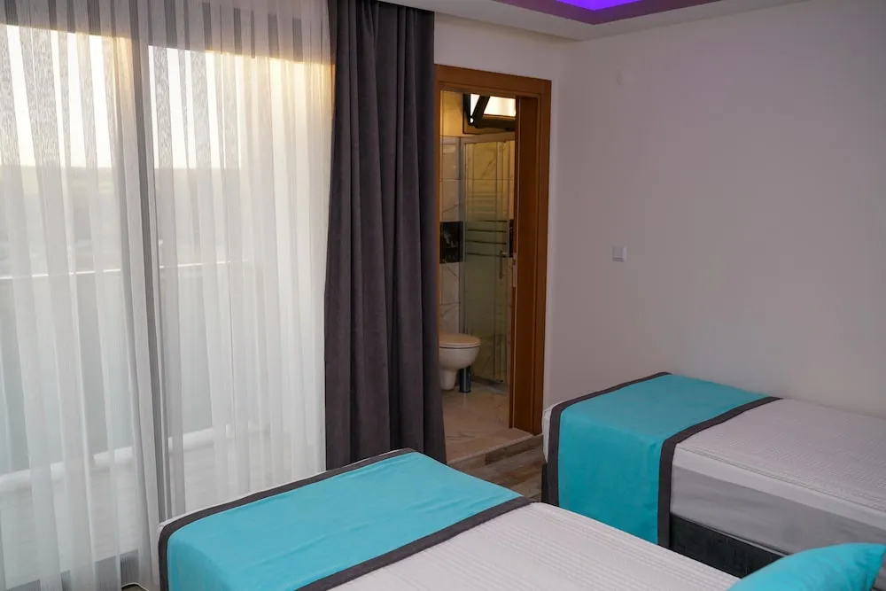 Standard Tek Büyük veya İki Ayrı Yataklı Oda, Deniz Manzaralı