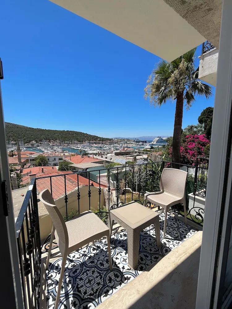 Deluxe Tek Büyük Yataklı Oda, Balkon, Marina Manzaralı