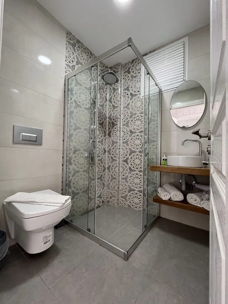 Deluxe Tek Büyük Yataklı Oda, Balkon, Marina Manzaralı