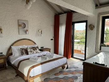 Aura Village Alaçatı