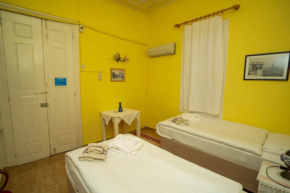 Standard Tek Büyük veya İki Ayrı Yataklı Oda