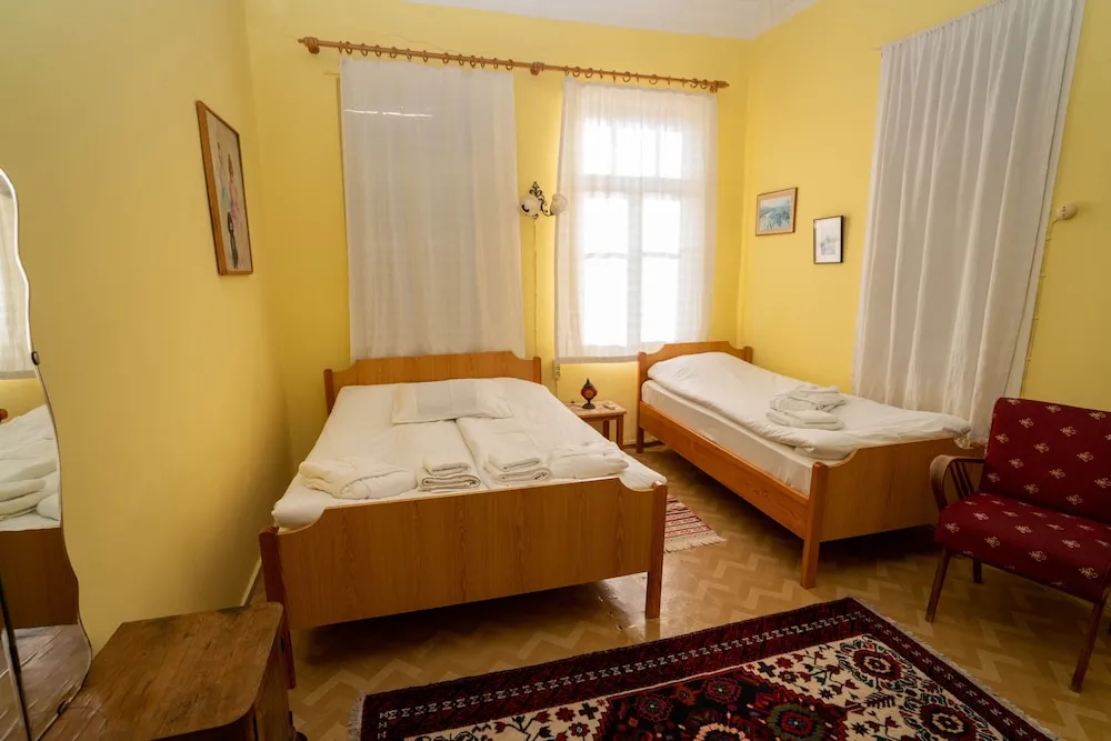 Standard Üç Kişilik Oda, Ortak Banyo