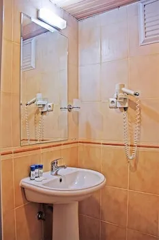 Yaman Life Hotel