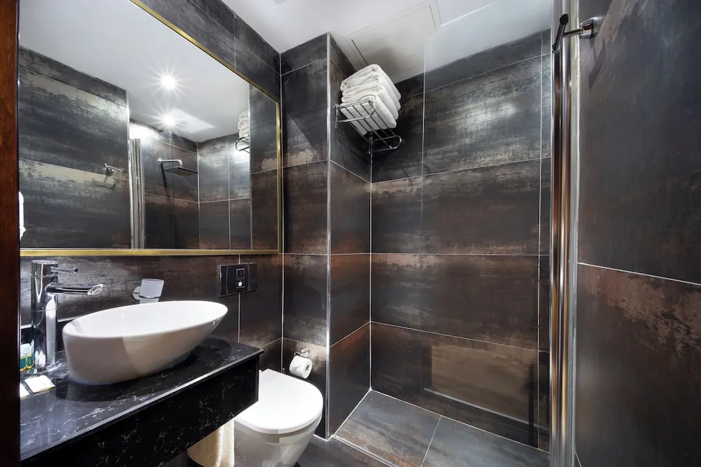 FAMILY CONNECTION ROOM WITH BALCONY