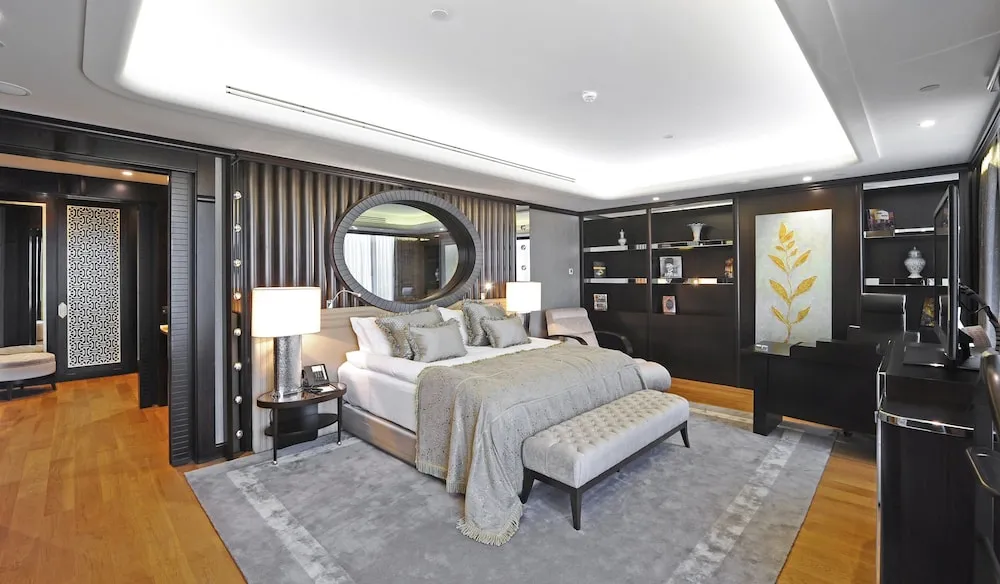 Süit, 1 En Büyük (King) Boy Yatak, Sigara İçilebilir, Club Dinlenme Salonu Girişi (High Floor)