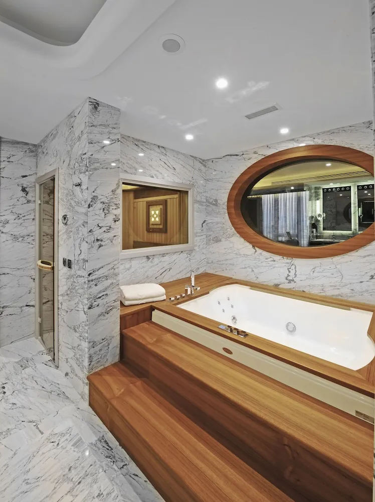 Süit, 1 En Büyük (King) Boy Yatak, Sigara İçilebilir, Club Dinlenme Salonu Girişi (High Floor)