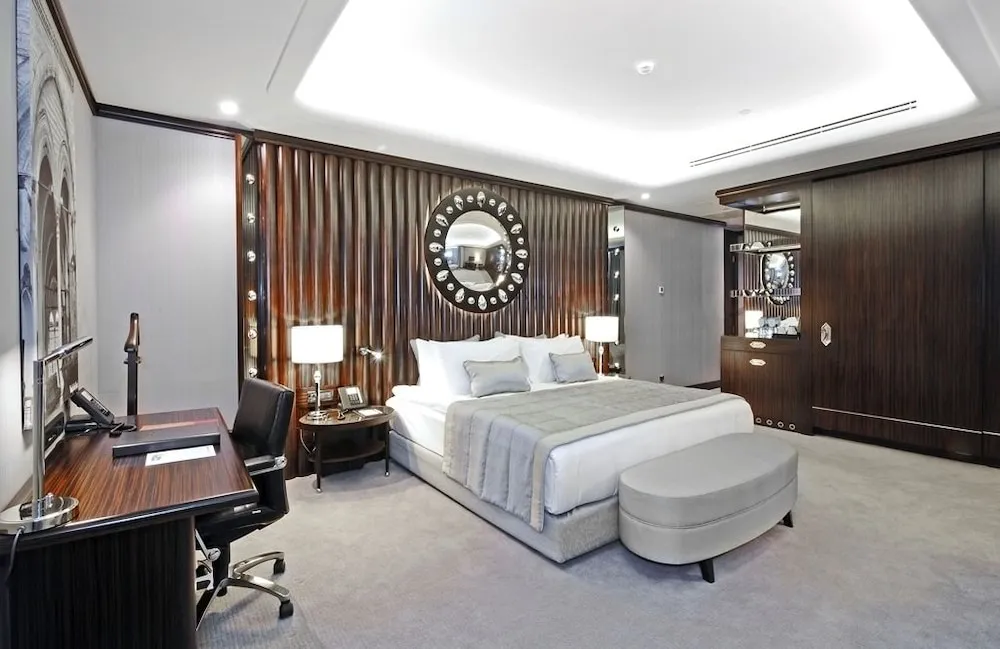 Premium Oda, 1 En Büyük (King) Boy Yatak, Sigara İçilebilir (High Floor)