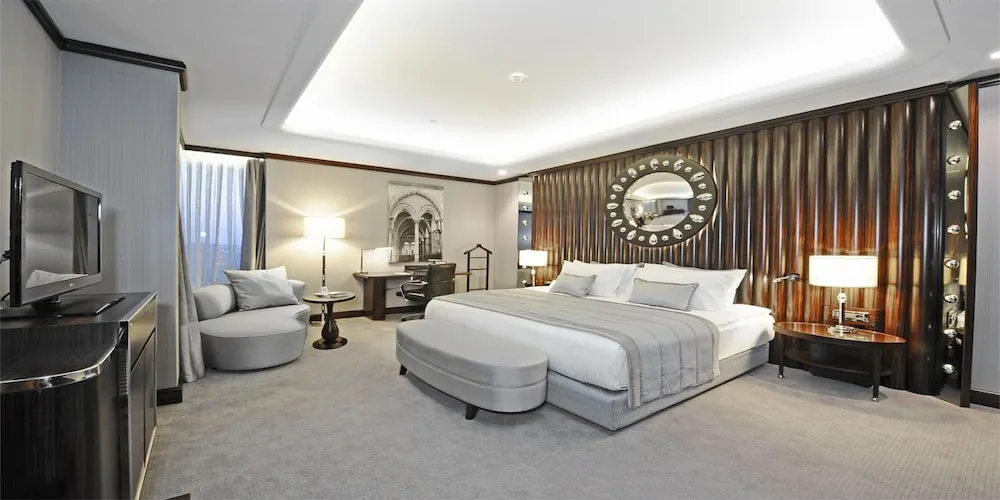 Premium Oda, 1 En Büyük (King) Boy Yatak, Sigara İçilebilir (High Floor)