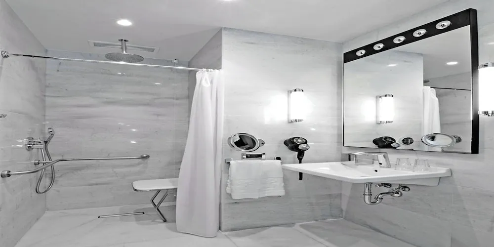 Standard Oda, 1 En Büyük (King) Boy Yatak, Engellilere Uygun (Low Floor)