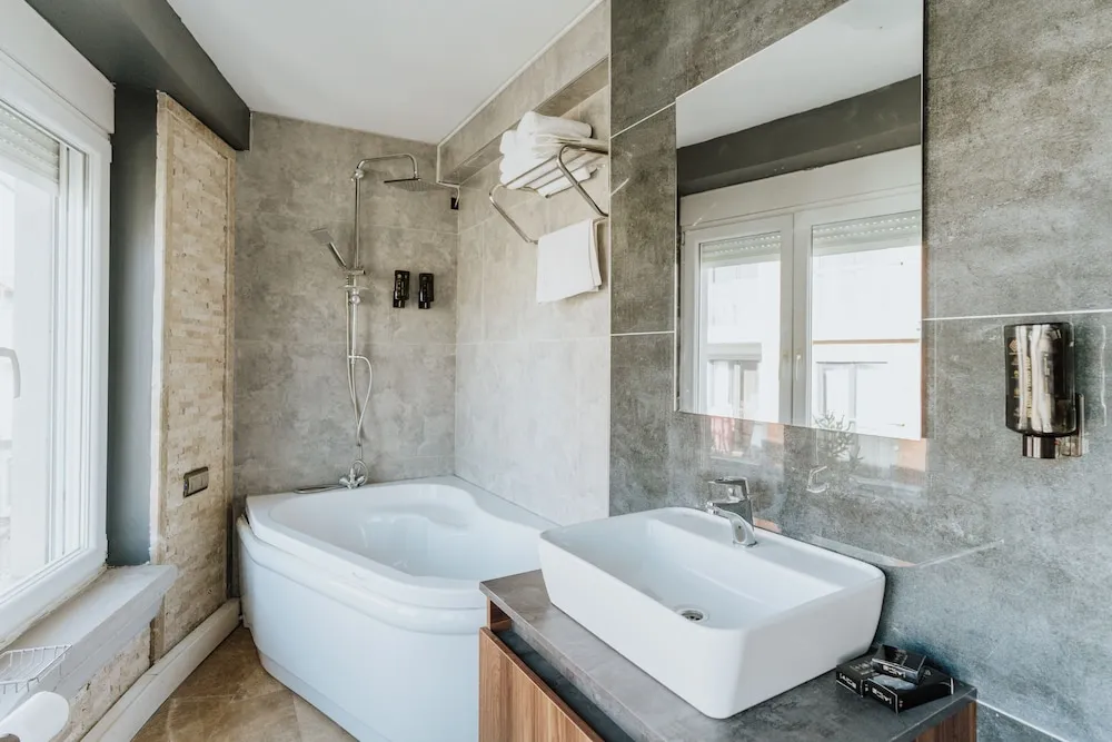 Grand Süit, Küvet, Şehir Manzaralı