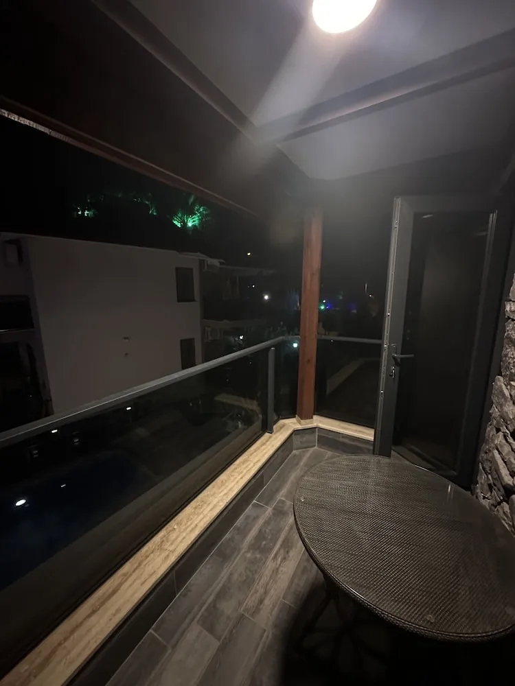 Luxury Tek Büyük veya İki Ayrı Yataklı Oda