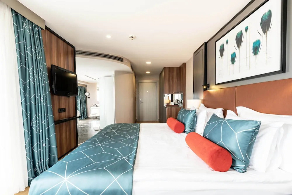 Honeymoon Tek Büyük Yataklı Oda, Sıcak Su Küveti, Deniz Manzaralı