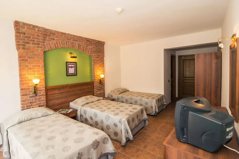 Üç Kişilik Oda, Deniz Manzaralı (With 3 Twin Beds)