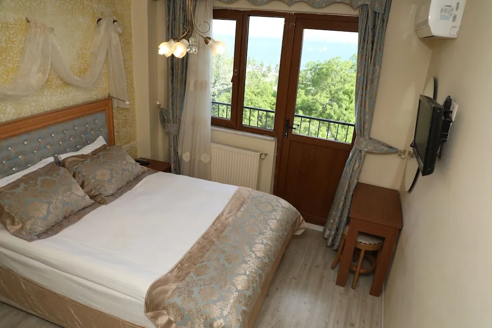 Double Room with Balcony and Sea View