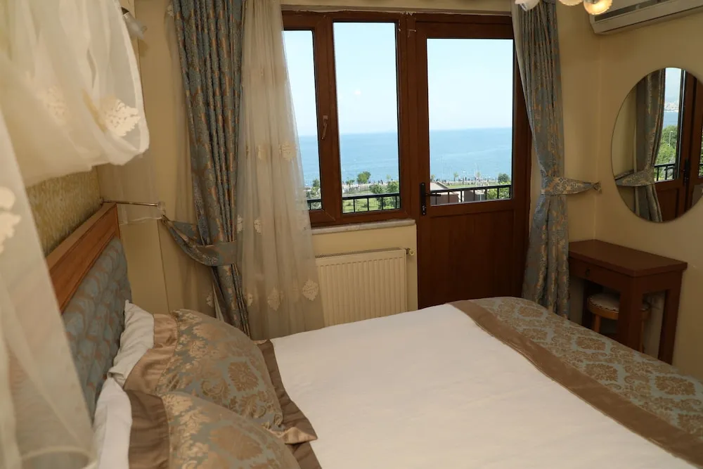 Double Room with Balcony and Sea View