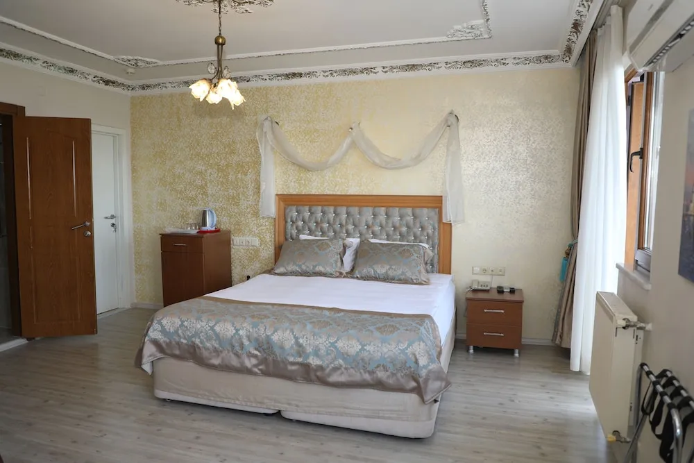 Family Room with Balcony and Sea View
