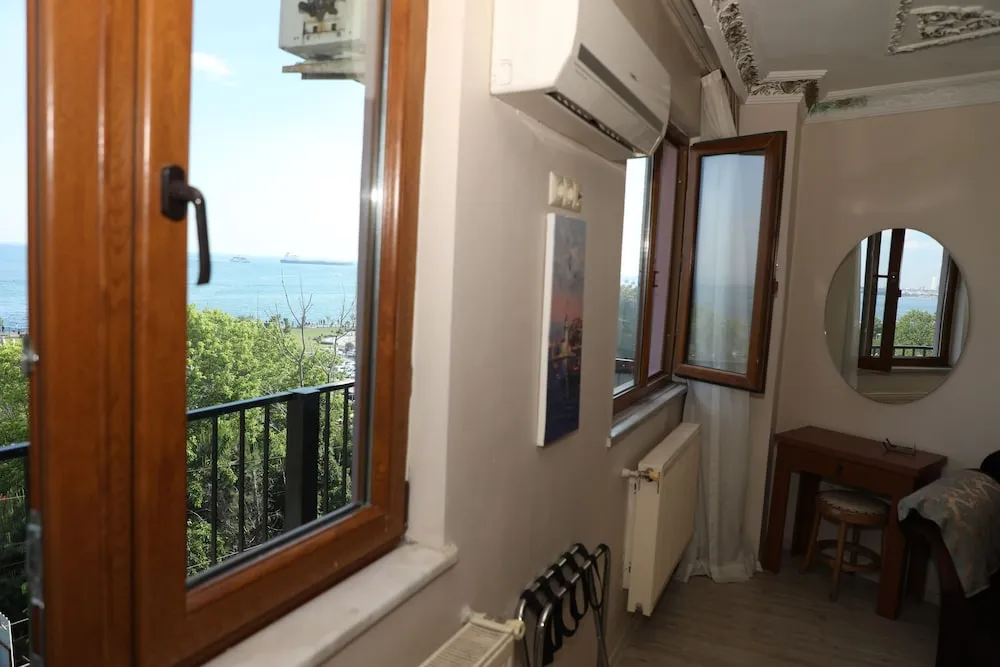 Family Room with Balcony and Sea View