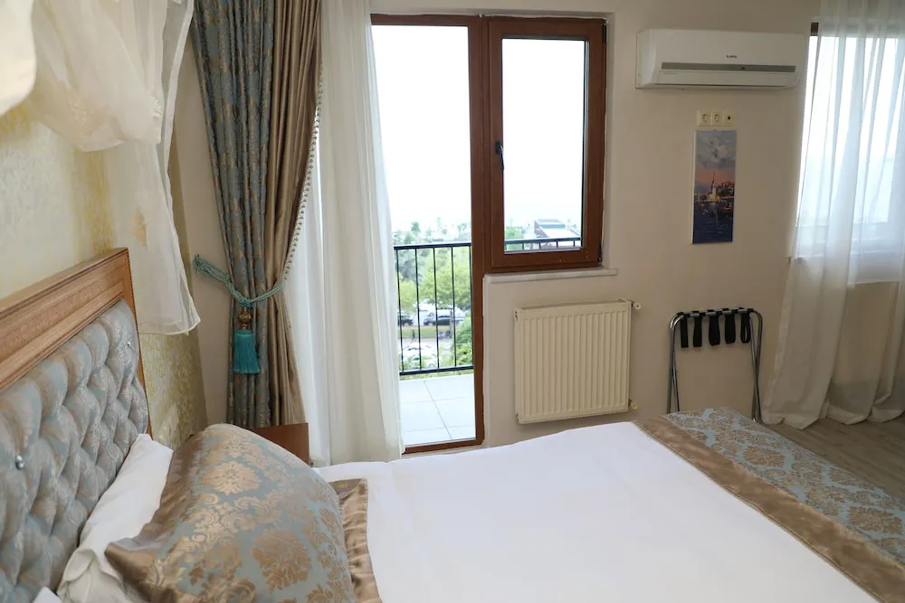 Family Room with Balcony and Sea View