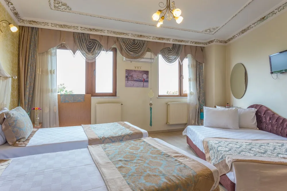 Family Room with Balcony and Sea View