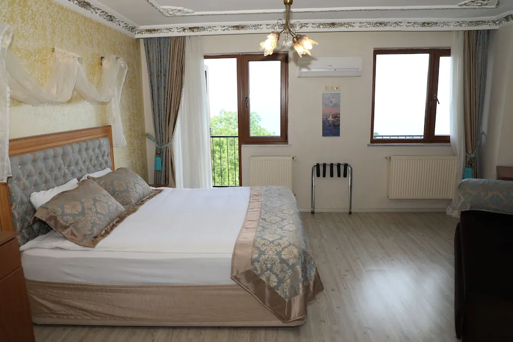 Family Room with Balcony and Sea View