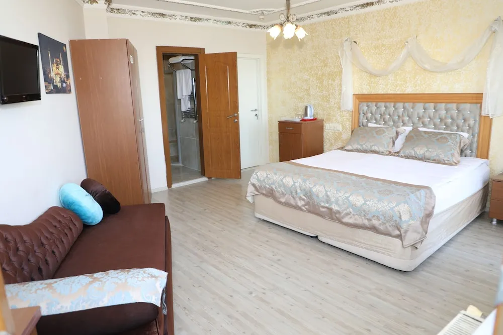 Family Room with Balcony and Sea View