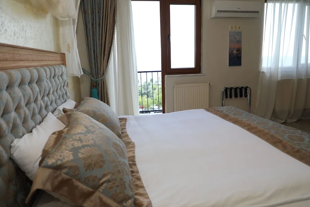 Family Room with Balcony and Sea View