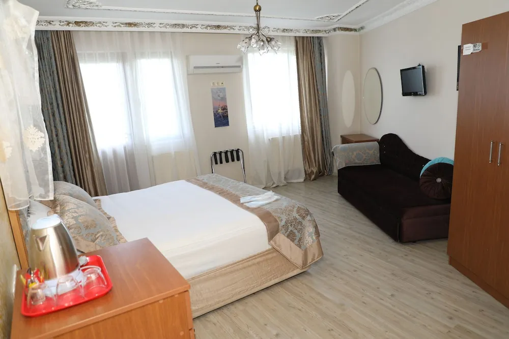 Family Room with Balcony and Sea View