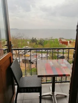 Sea House Suites