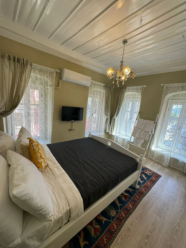 Deluxe Tek Büyük Yataklı Oda